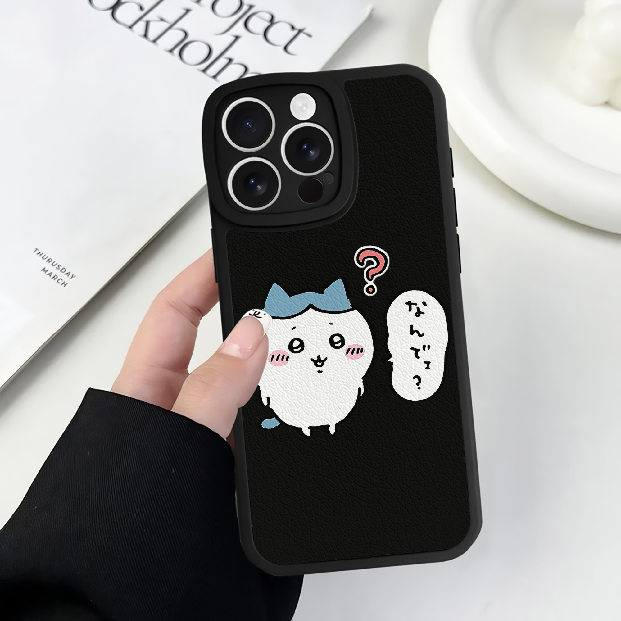 （画像用） ちいかわ ハチワレ Chii-kawa hachiware 【iPhone 16シリーズ対応】シリコンスマホケース（レザー調） 材質：シリコン